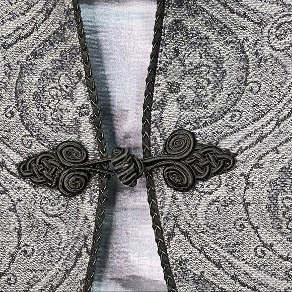 Pendleton Gray and black floral 100% virgin wool vest - Picture 6 of 8